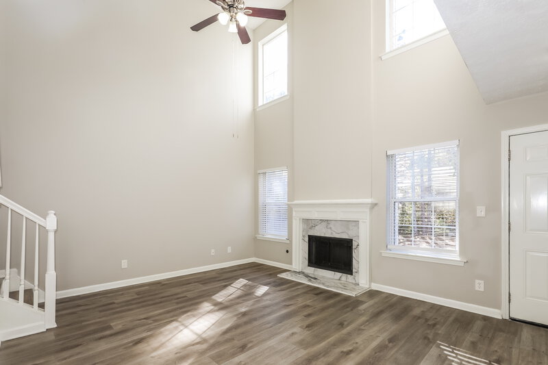 1,870/Mo, 1423 Buckingham Ct Hampton, GA 30228 Family Room View