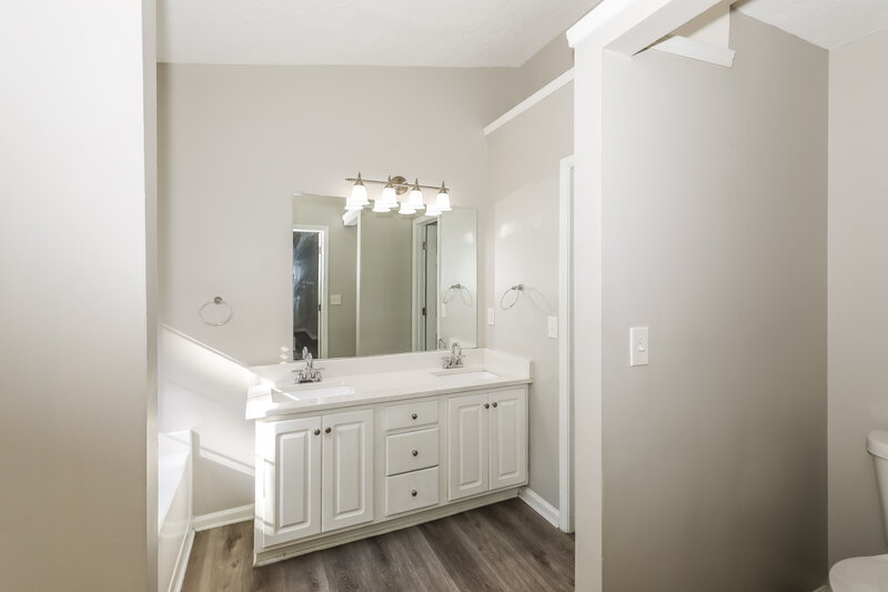 1,870/Mo, 1423 Buckingham Ct Hampton, GA 30228 Main Bathroom View