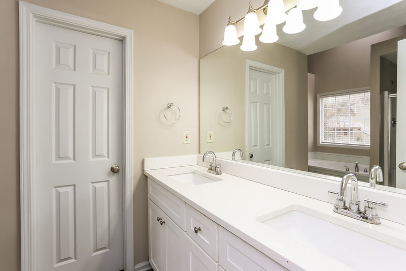 2,730/Mo, 2601 Branson Place SW Marietta, GA 30064 Main Bathroom View