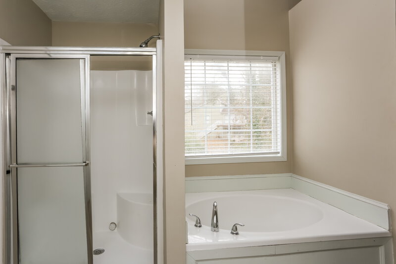 2,730/Mo, 2601 Branson Place SW Marietta, GA 30064 Main Bathroom View 2