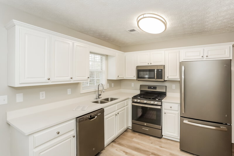 1,685/Mo, 3340 Old Tennessee Road SW Marietta, GA 30008 Kitchen View