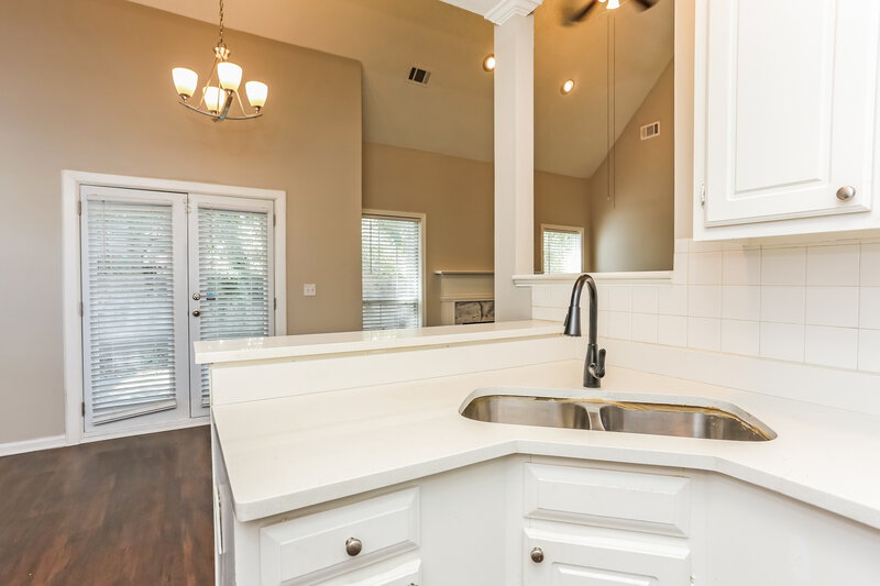 1,955/Mo, 2337 Reeves Creek Rd Jonesboro, GA 30236 Kitchen View