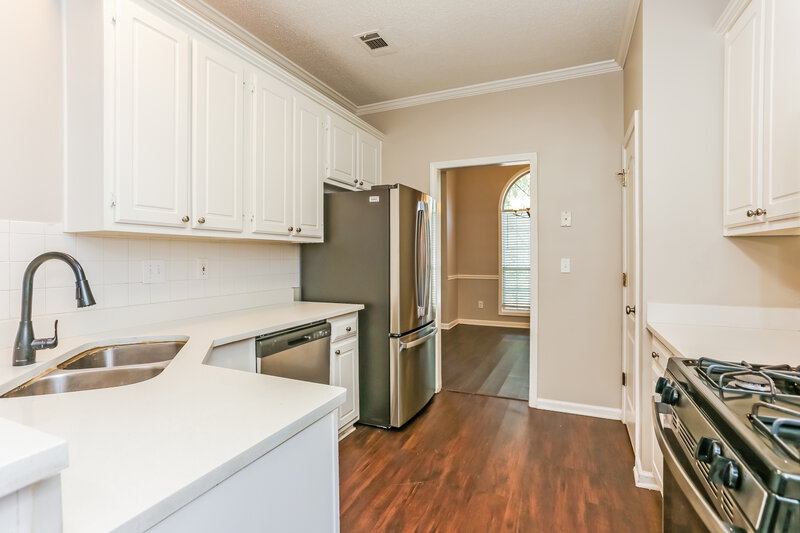 1,955/Mo, 2337 Reeves Creek Rd Jonesboro, GA 30236 Kitchen View 2