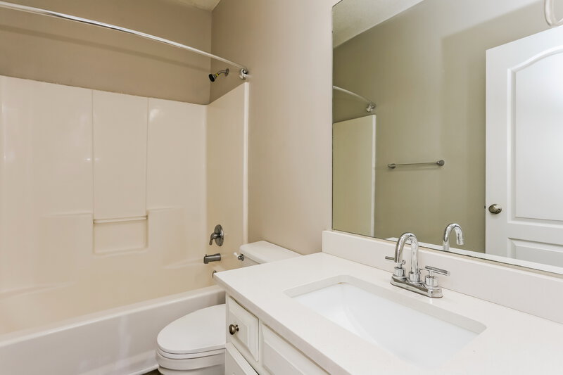 1,955/Mo, 2337 Reeves Creek Rd Jonesboro, GA 30236 Bathroom View