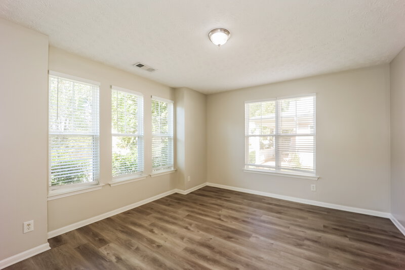 1,850/Mo, 4541 Parkway Cir Atlanta, GA 30349 Living Room View 2