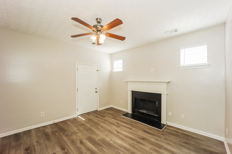 1,850/Mo, 4541 Parkway Cir Atlanta, GA 30349 Family Room View 2