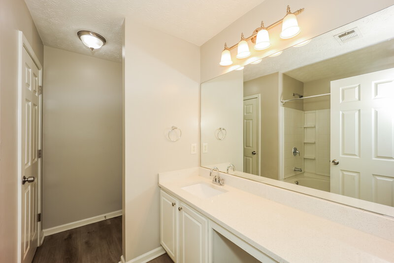 1,850/Mo, 4541 Parkway Cir Atlanta, GA 30349 Main Bathroom View