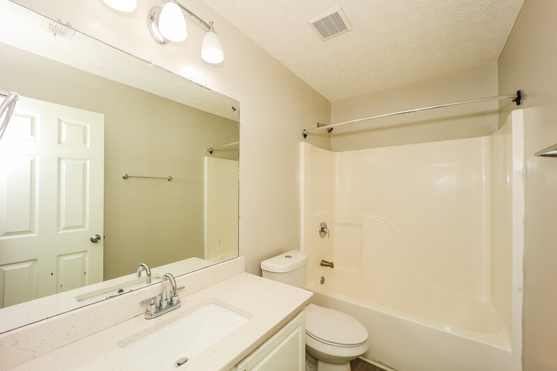 1,850/Mo, 4541 Parkway Cir Atlanta, GA 30349 Bathroom View