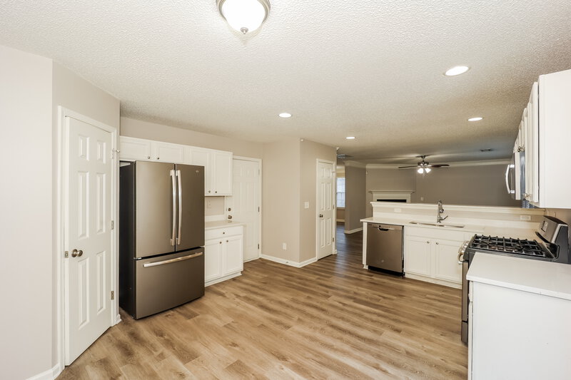 2,205/Mo, 3061 Sable Run Rd Atlanta, GA 30349 Kitchen View