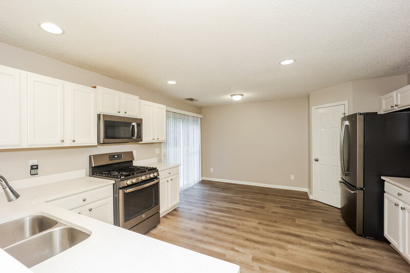 2,205/Mo, 3061 Sable Run Rd Atlanta, GA 30349 Kitchen View 2