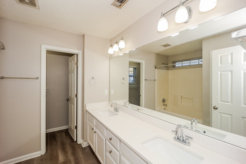 2,205/Mo, 3061 Sable Run Rd Atlanta, GA 30349 Main Bathroom View