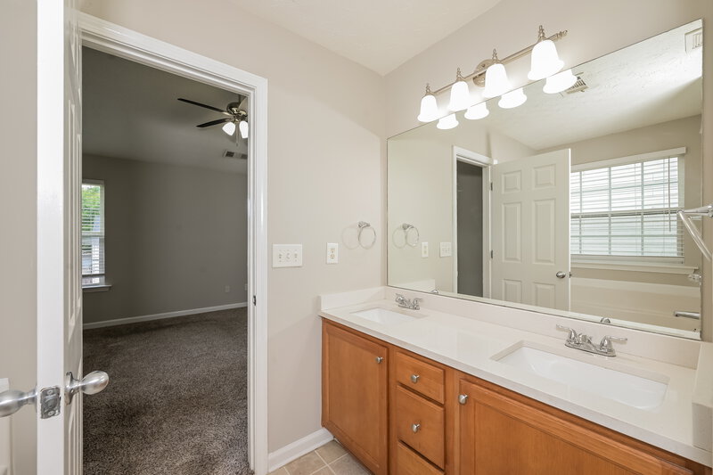 2,055/Mo, 4353 Grant Forest Cir Ellenwood, GA 30294 Main Bathroom View
