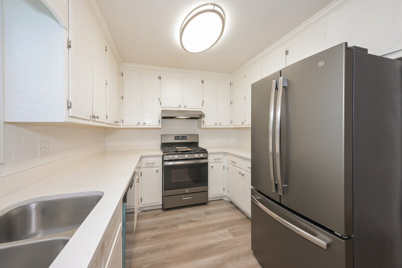 2,055/Mo, 1260 Rocky Rd Lawrenceville, GA 30044 Kitchen View 2