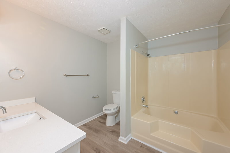 2,055/Mo, 1260 Rocky Rd Lawrenceville, GA 30044 Main Bathroom View