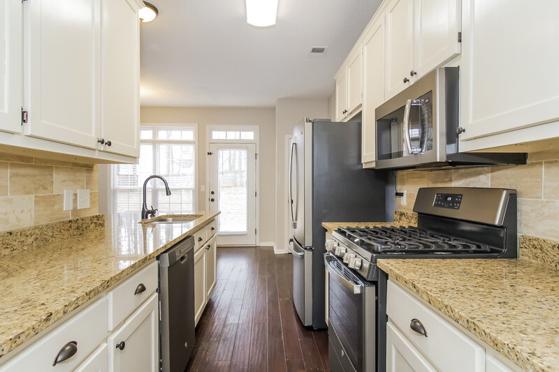 2,460/Mo, 40 Forest Pt Newnan, GA 30265 Kitchen View 2