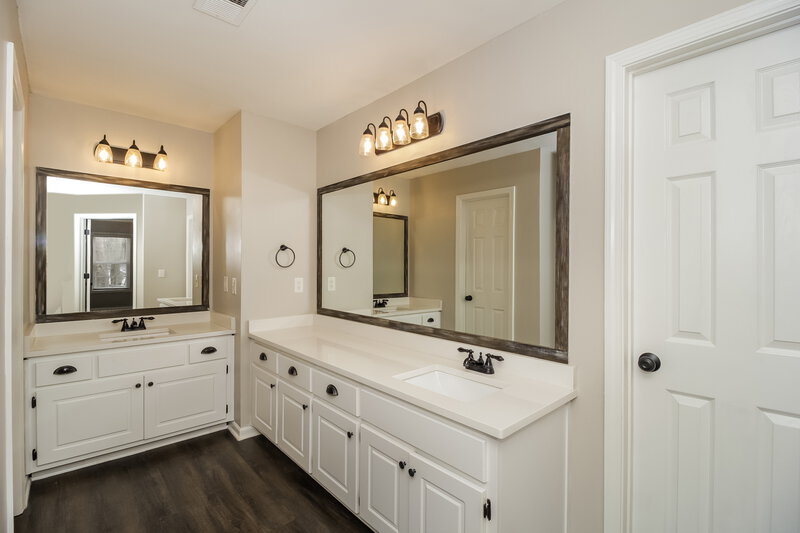 2,460/Mo, 40 Forest Pt Newnan, GA 30265 Main Bathroom View