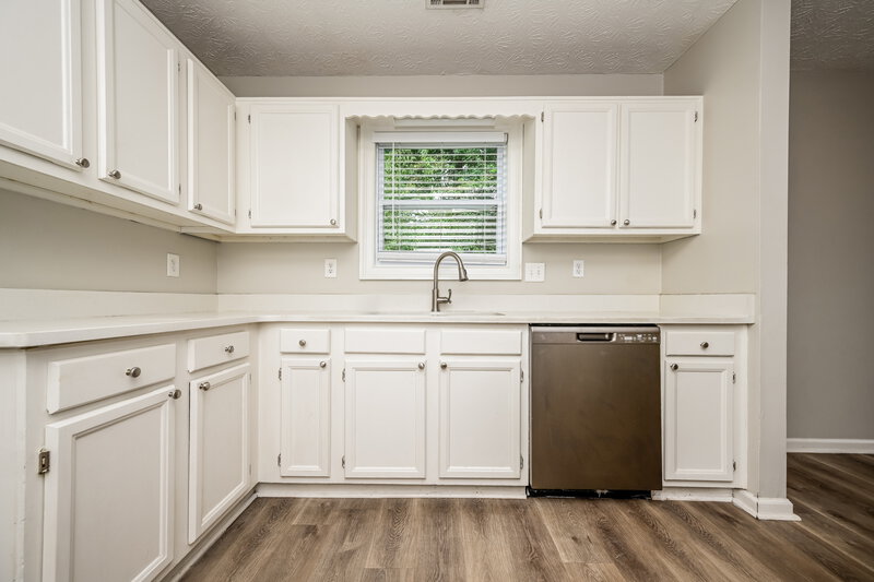 1,945/Mo, 2600 Trotters Walk Trl Snellville, GA 30078 Kitchen View 2