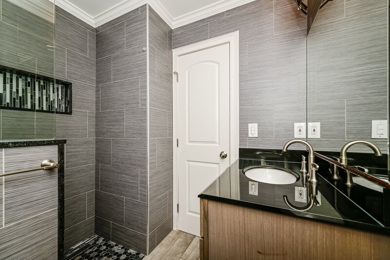 1,945/Mo, 2600 Trotters Walk Trl Snellville, GA 30078 Main Bathroom View 2