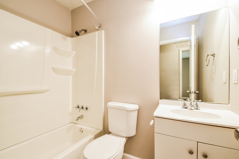 2,005/Mo, 3210 Fescue Circle Lawrenceville, GA 30044 Main Bathroom View