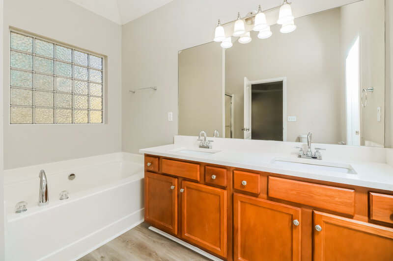 2,165/Mo, 3722 Auger Trl Douglasville, GA 30135 Main Bathroom View