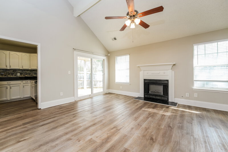 2,120/Mo, 1959 Corners Cir Lithonia, GA 30058 Living Room View