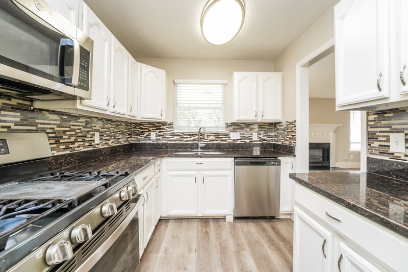 2,120/Mo, 1959 Corners Cir Lithonia, GA 30058 Kitchen View 2