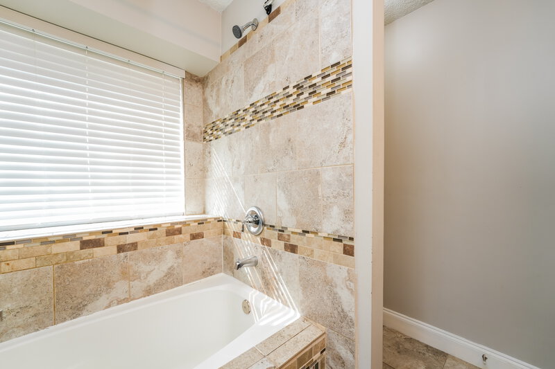 2,120/Mo, 1959 Corners Cir Lithonia, GA 30058 Main Bathroom View 2