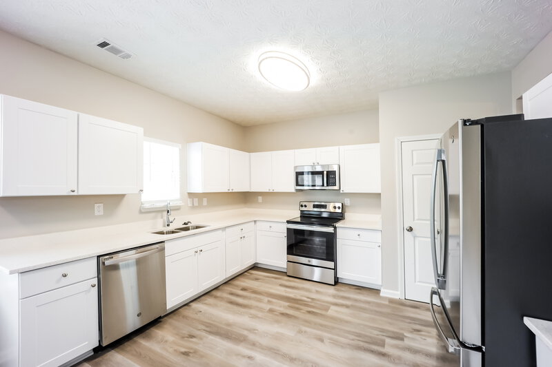 2,565/Mo, 3505 Creekview Dr Union City, GA 30291 Kitchen View