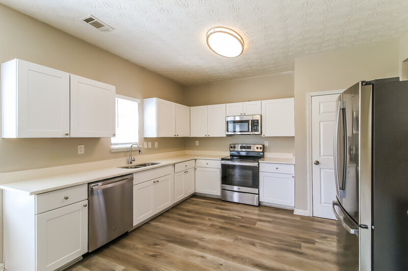 2,390/Mo, 3505 Creekview Dr Union City, GA 30291 Kitchen View