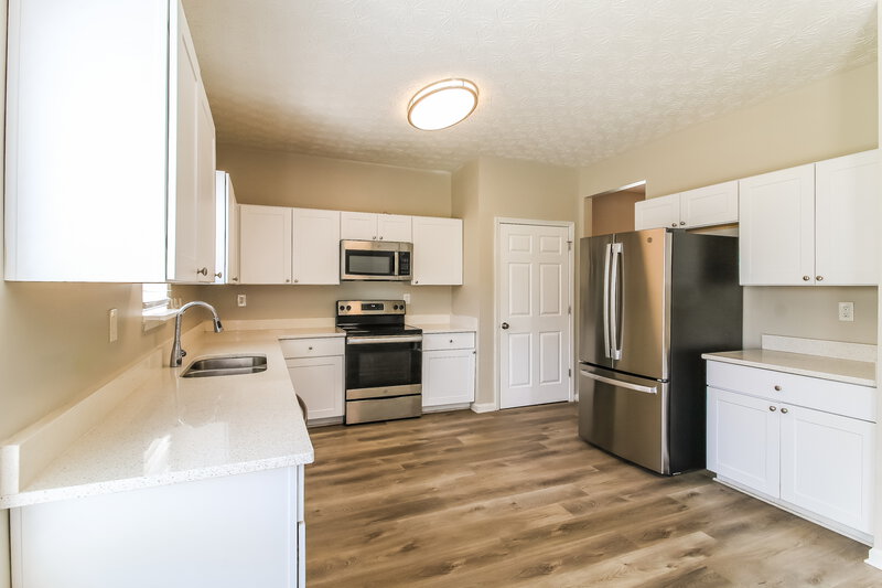 2,390/Mo, 3505 Creekview Dr Union City, GA 30291 Kitchen View 2