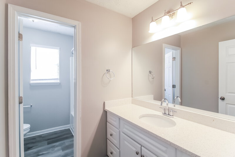 2,390/Mo, 3505 Creekview Dr Union City, GA 30291 Main Bathroom View 2