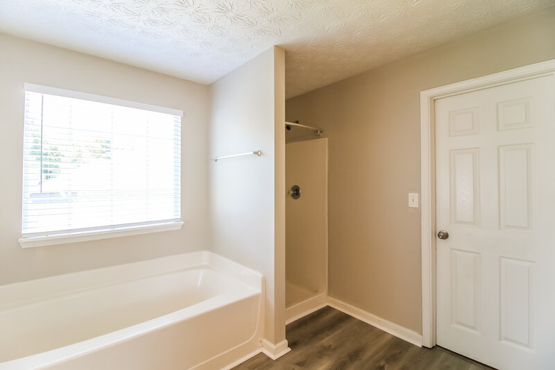 2,390/Mo, 3505 Creekview Dr Union City, GA 30291 Bathroom View