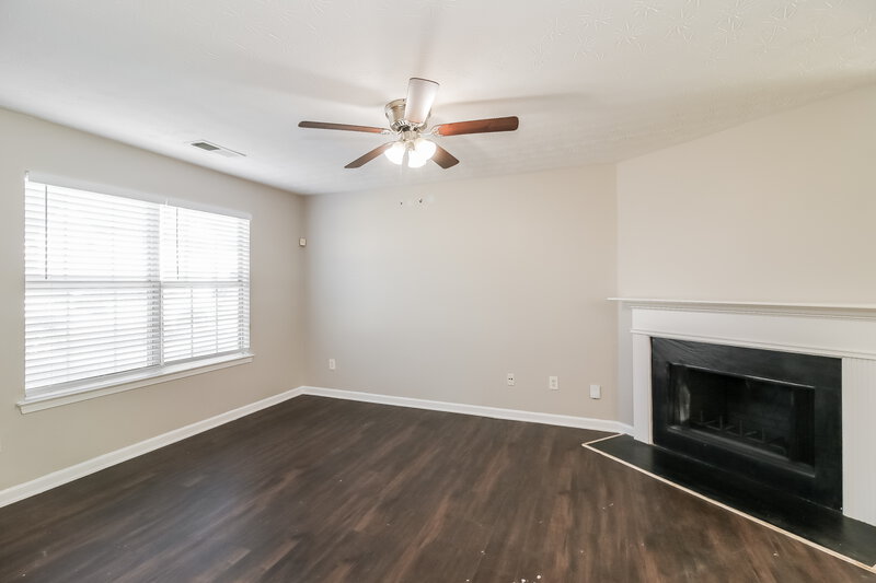 2,125/Mo, 6432 E Meyer Dr Morrow, GA 30260 Living Room View