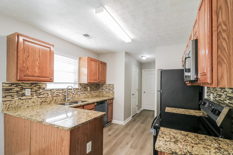 2,125/Mo, 6432 E Meyer Dr Morrow, GA 30260 Kitchen View