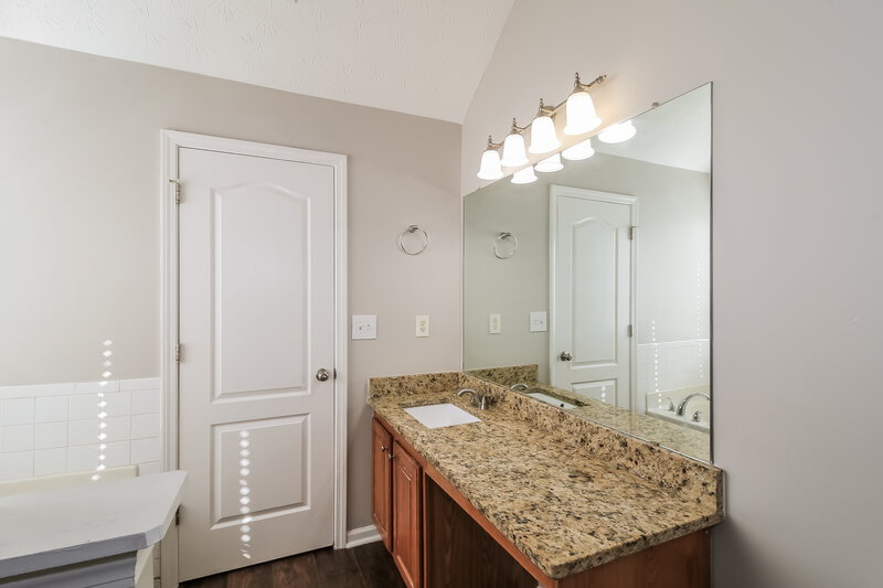 2,125/Mo, 6432 E Meyer Dr Morrow, GA 30260 Main Bathroom View