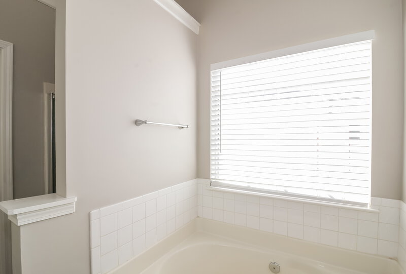 2,125/Mo, 6432 E Meyer Dr Morrow, GA 30260 Main Bathroom View 2