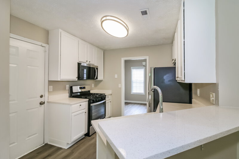 2,425/Mo, 330 Derby Drive Riverdale, GA 30274 Kitchen View