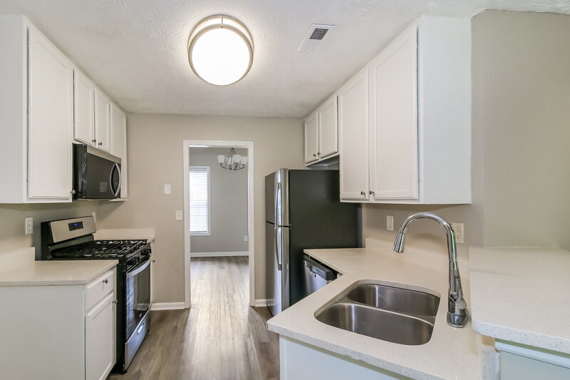 2,425/Mo, 330 Derby Drive Riverdale, GA 30274 Kitchen View 2