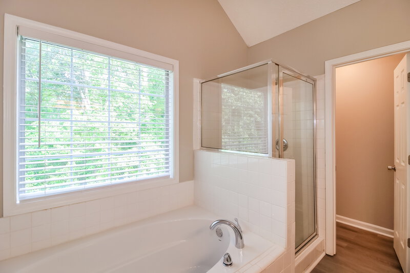 2,425/Mo, 330 Derby Drive Riverdale, GA 30274 Main Bathroom View 2