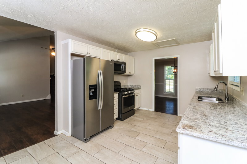 1,850/Mo, 2408 Chauncey Lane SW Marietta, GA 30064 Kitchen View 2