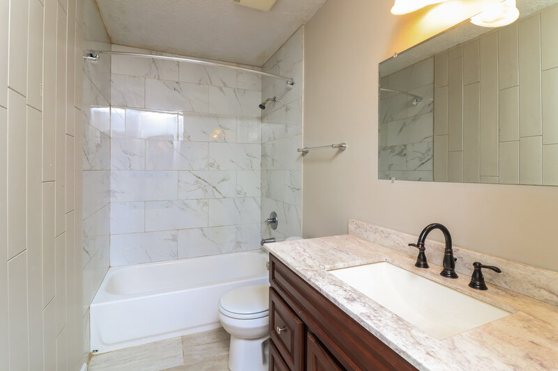 1,850/Mo, 2408 Chauncey Lane SW Marietta, GA 30064 Bathroom View