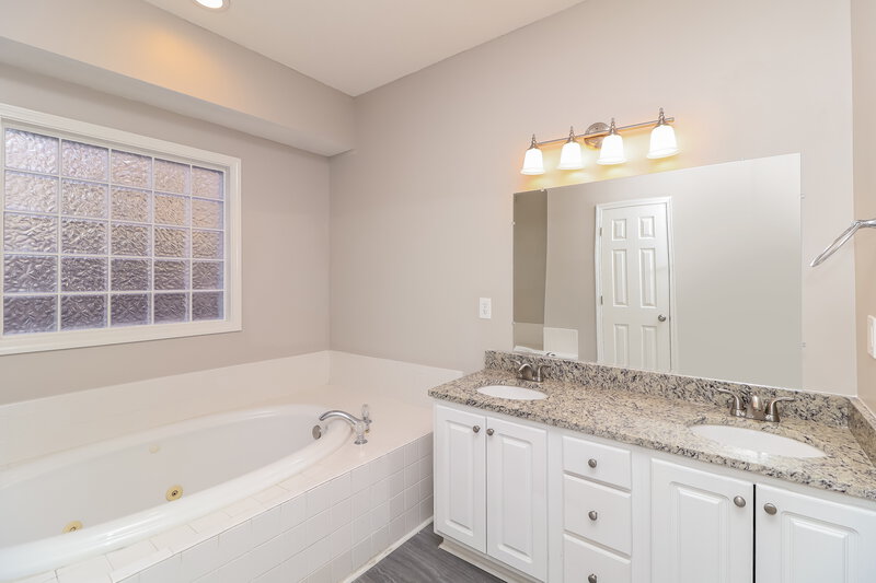 2,020/Mo, 2759 Jerome Rd Atlanta, GA 30349 Main Bathroom View