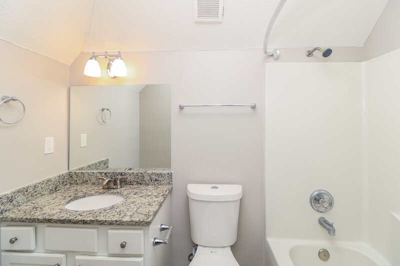 2,020/Mo, 2759 Jerome Rd Atlanta, GA 30349 Bathroom View 2