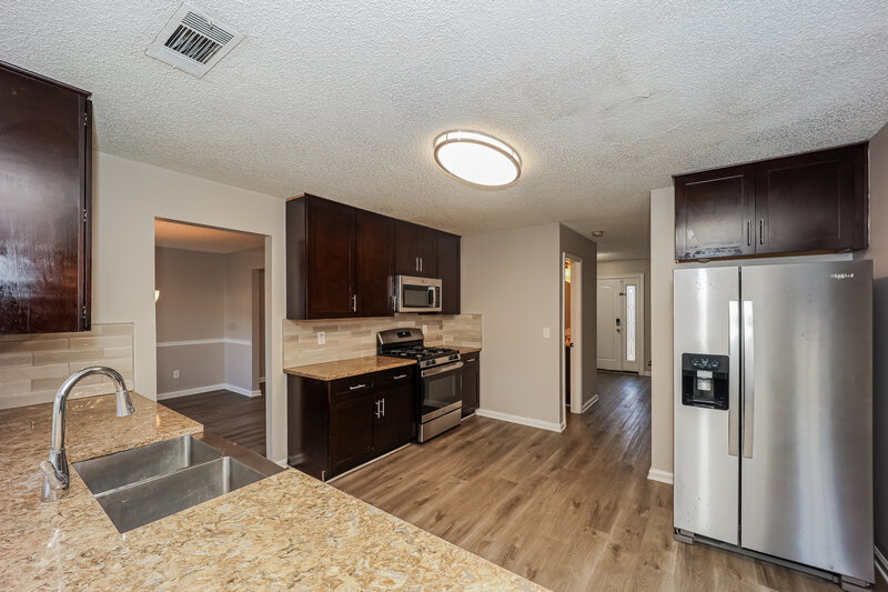2,050/Mo, 1103 Village Oaks Jonesboro, GA 30238 Kitchen View