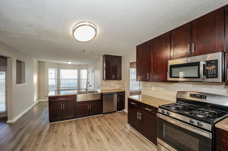 2,050/Mo, 1103 Village Oaks Jonesboro, GA 30238 Kitchen View 2