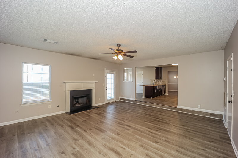 2,050/Mo, 1103 Village Oaks Jonesboro, GA 30238 Family Room View