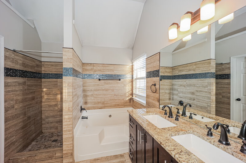 2,050/Mo, 1103 Village Oaks Jonesboro, GA 30238 Main Bathroom View