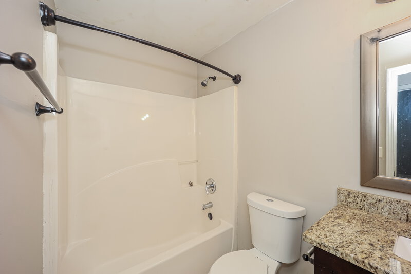 2,050/Mo, 1103 Village Oaks Jonesboro, GA 30238 Bathroom View