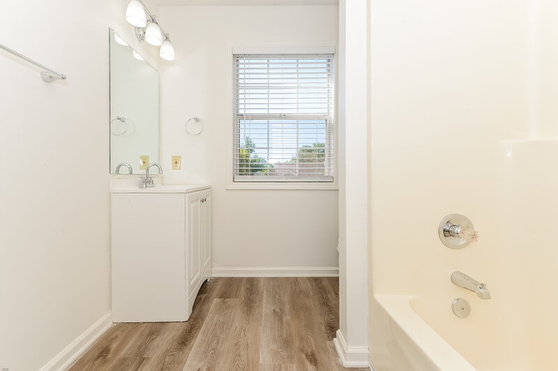 2,860/Mo, 2595 Waterfall Ct Ellenwood, GA 30294 Master Bathroom View 2