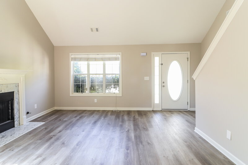 2,475/Mo, 525 Hillcrest Cross Rd Canton, GA 30115 Living Room View 2